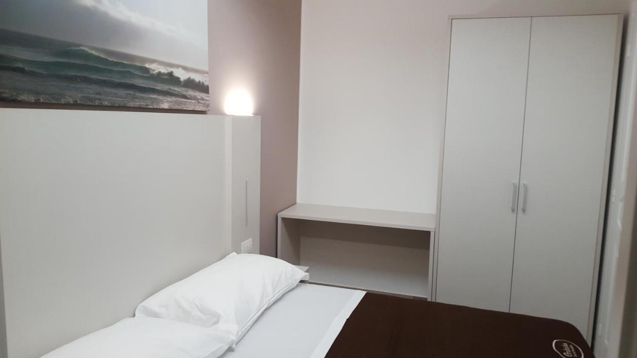 Orchidea Rooms & Suites チヴィタノーヴァ・マルケ エクステリア 写真