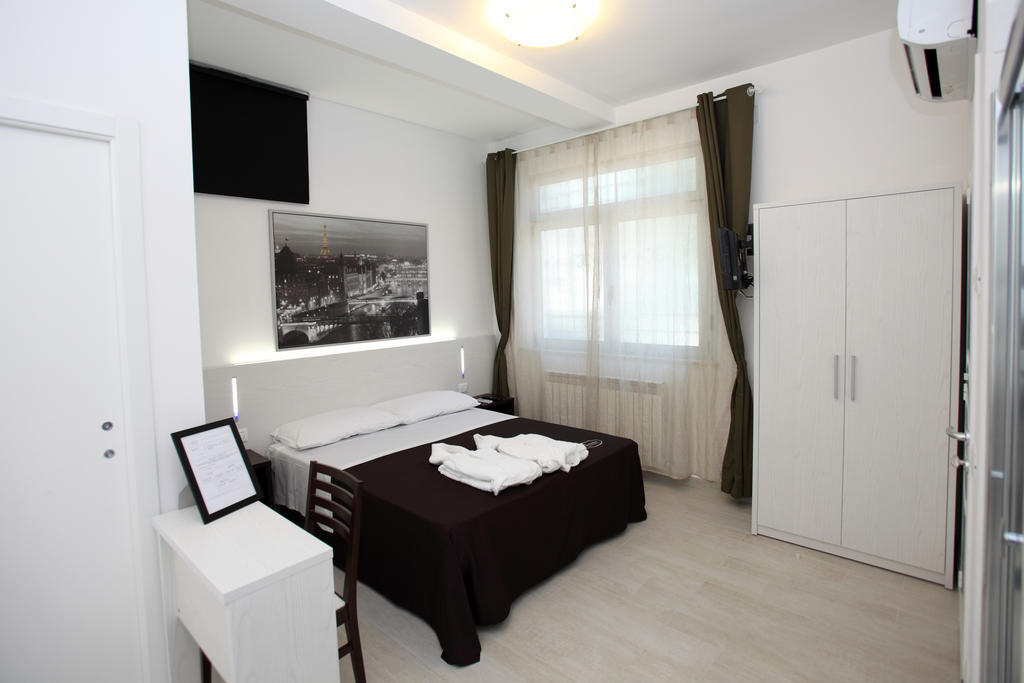 Orchidea Rooms & Suites チヴィタノーヴァ・マルケ 部屋 写真